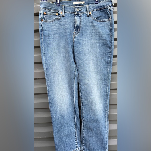 Cute & Comfy! LEVI’S  (EUC, Size Waist 29) Boyfriend Jeans - Picture 5 of 10